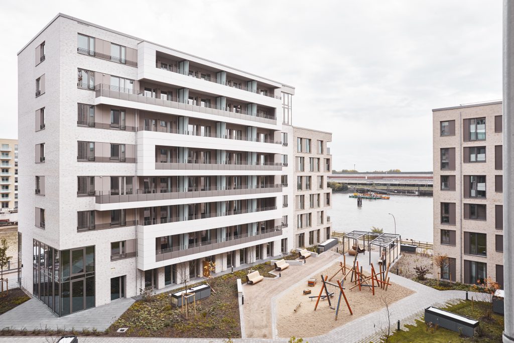 Westfassade des Projektes Festland im Baakenhafen Westfassade des Projektes Festland im Baakenhafen